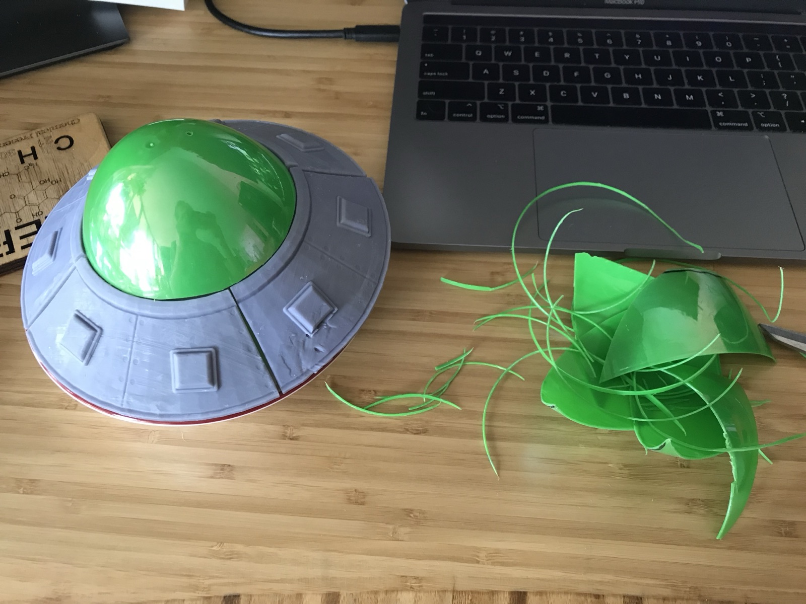 Assembled saucer with its Easter-egg dome